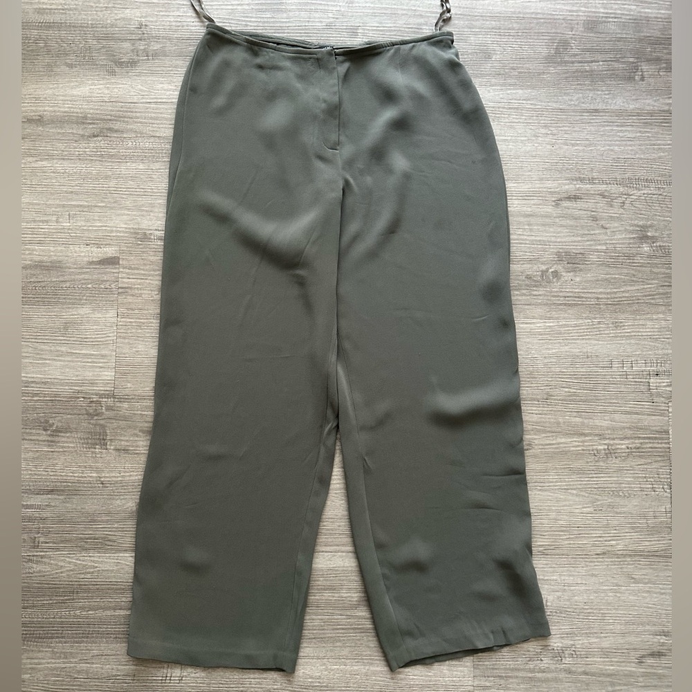 Eileen Fisher Washable Silk Georgette
Crepe Wide Leg Pants  Sz M petite Elastic